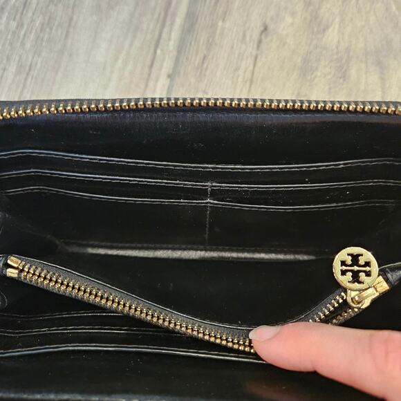 Tory Burch Patent Leather Emerson Logo Zip-Around Wallet Black Embossed Timeless - Picture 13 of 14